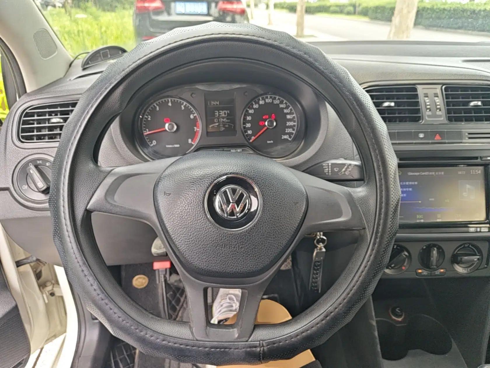 Volkswagen Polo 2014 1.4L Manual Fashion Edition — миниатюра 13