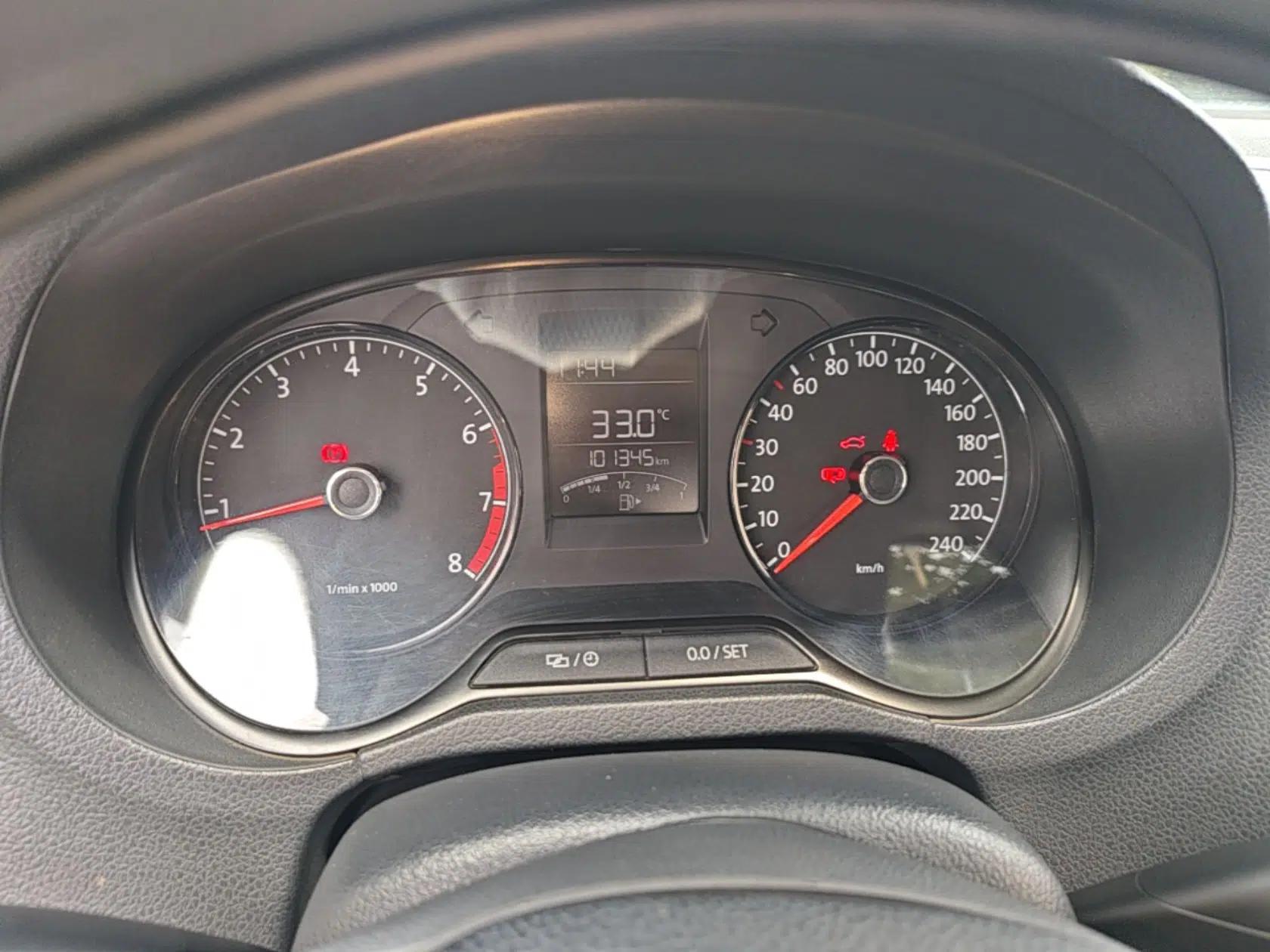 Volkswagen Polo 2014 1.4L Manual Fashion Edition — миниатюра 14