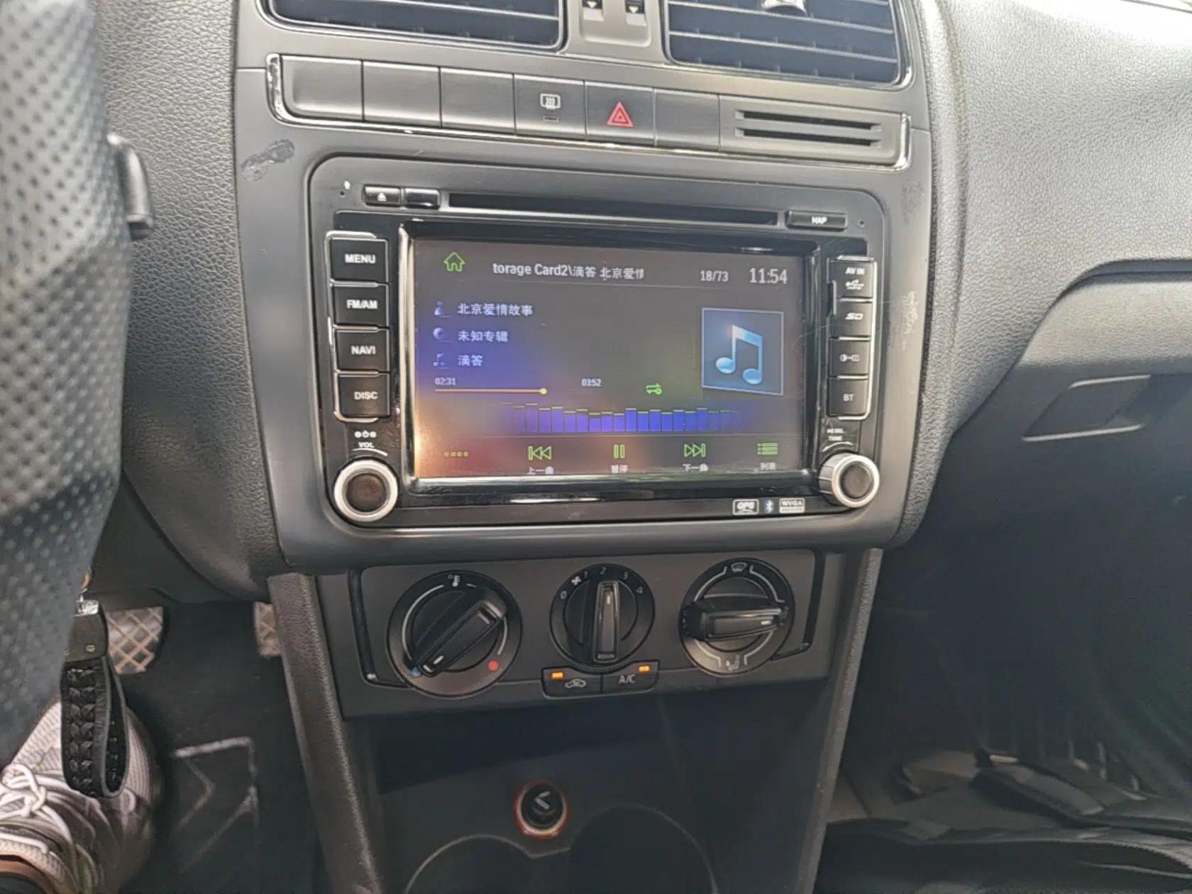 Volkswagen Polo 2014 1.4L Manual Fashion Edition — миниатюра 15