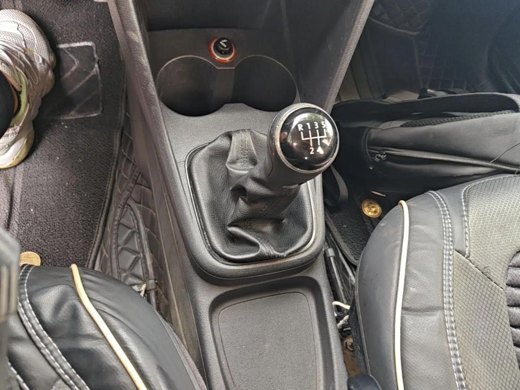 Volkswagen Polo 2014 1.4L Manual Fashion Edition — миниатюра 16