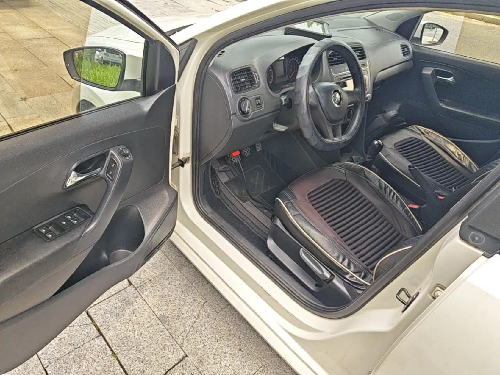 Volkswagen Polo 2014 1.4L Manual Fashion Edition — миниатюра 18