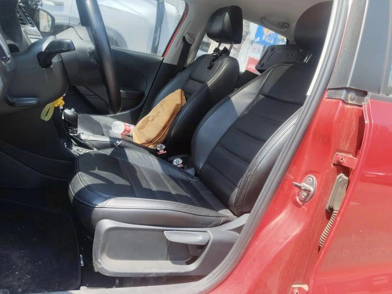 Volkswagen Polo 2011 1.6L Automatic ZhiKu Edition — миниатюра 15