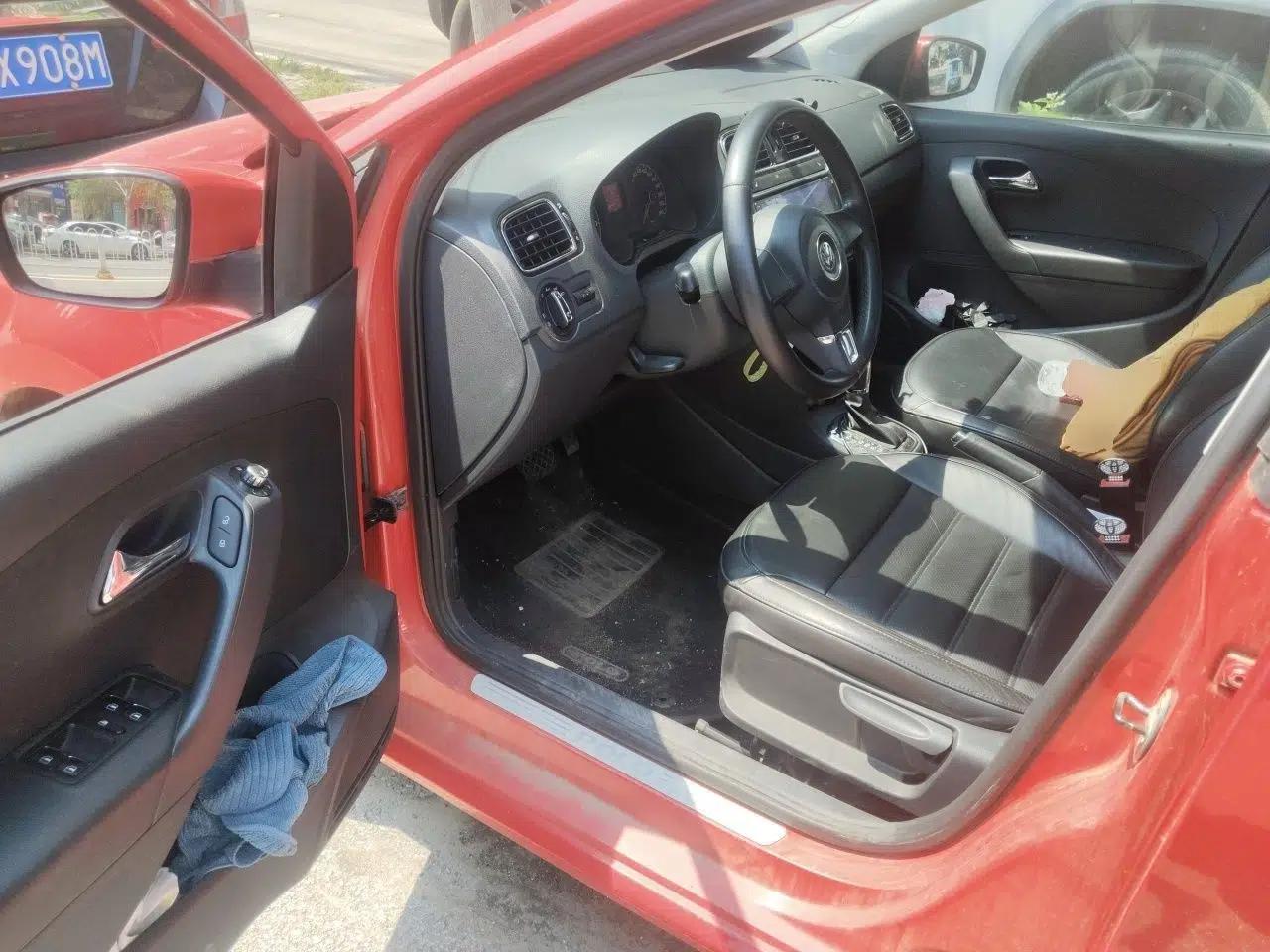 Volkswagen Polo 2011 1.6L Automatic ZhiKu Edition — миниатюра 16