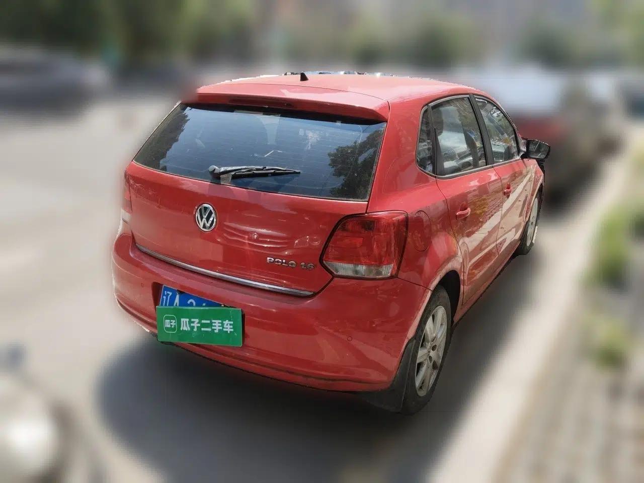 Volkswagen Polo 2011 1.6L Automatic ZhiKu Edition — миниатюра 6