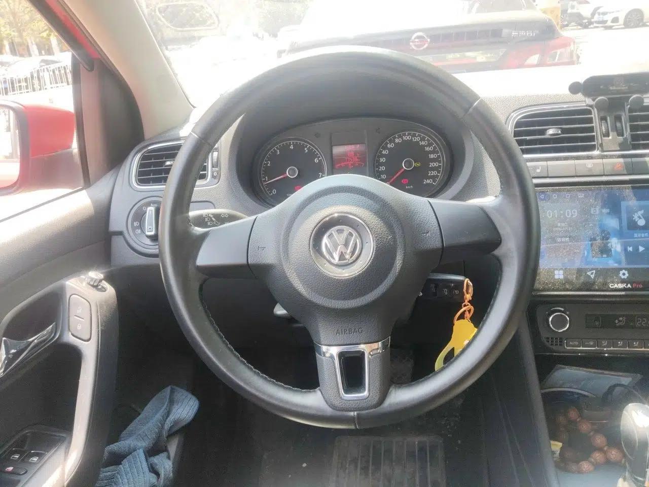 Volkswagen Polo 2011 1.6L Automatic ZhiKu Edition — миниатюра 10
