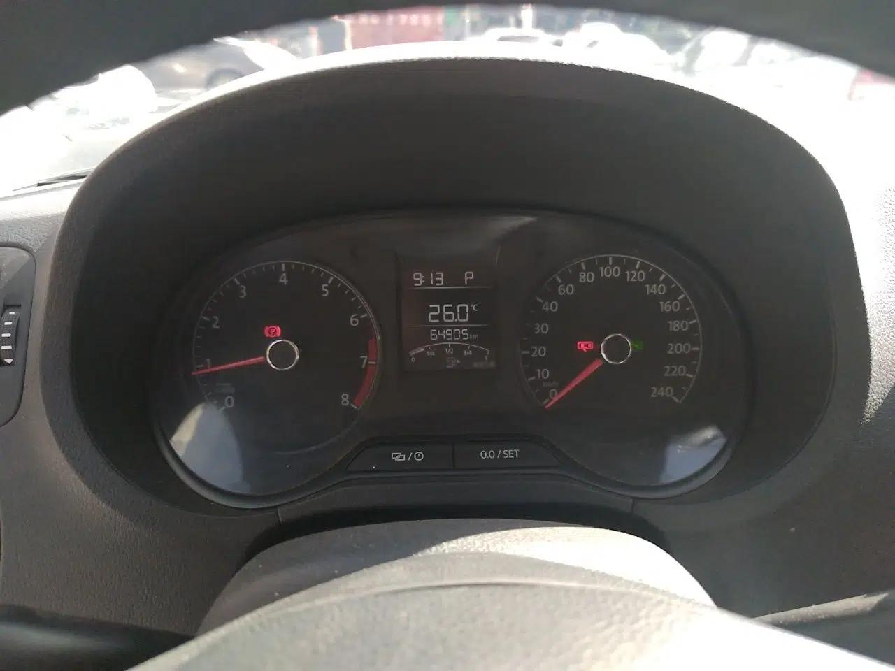Volkswagen Polo 2016 1.4L Automatic Trendy Model — миниатюра 11