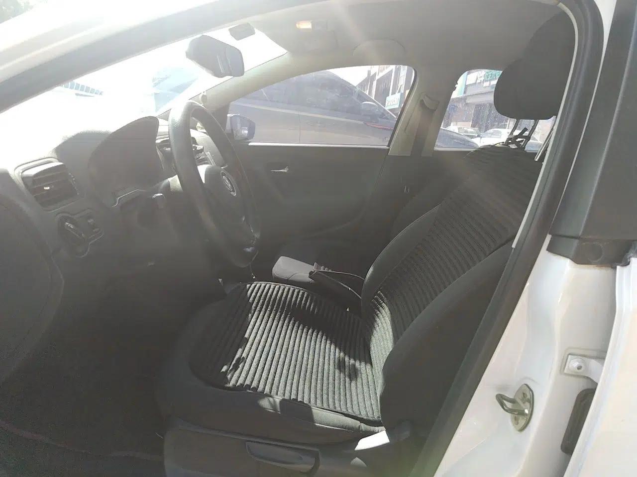 Volkswagen Polo 2016 1.4L Automatic Trendy Model — миниатюра 15
