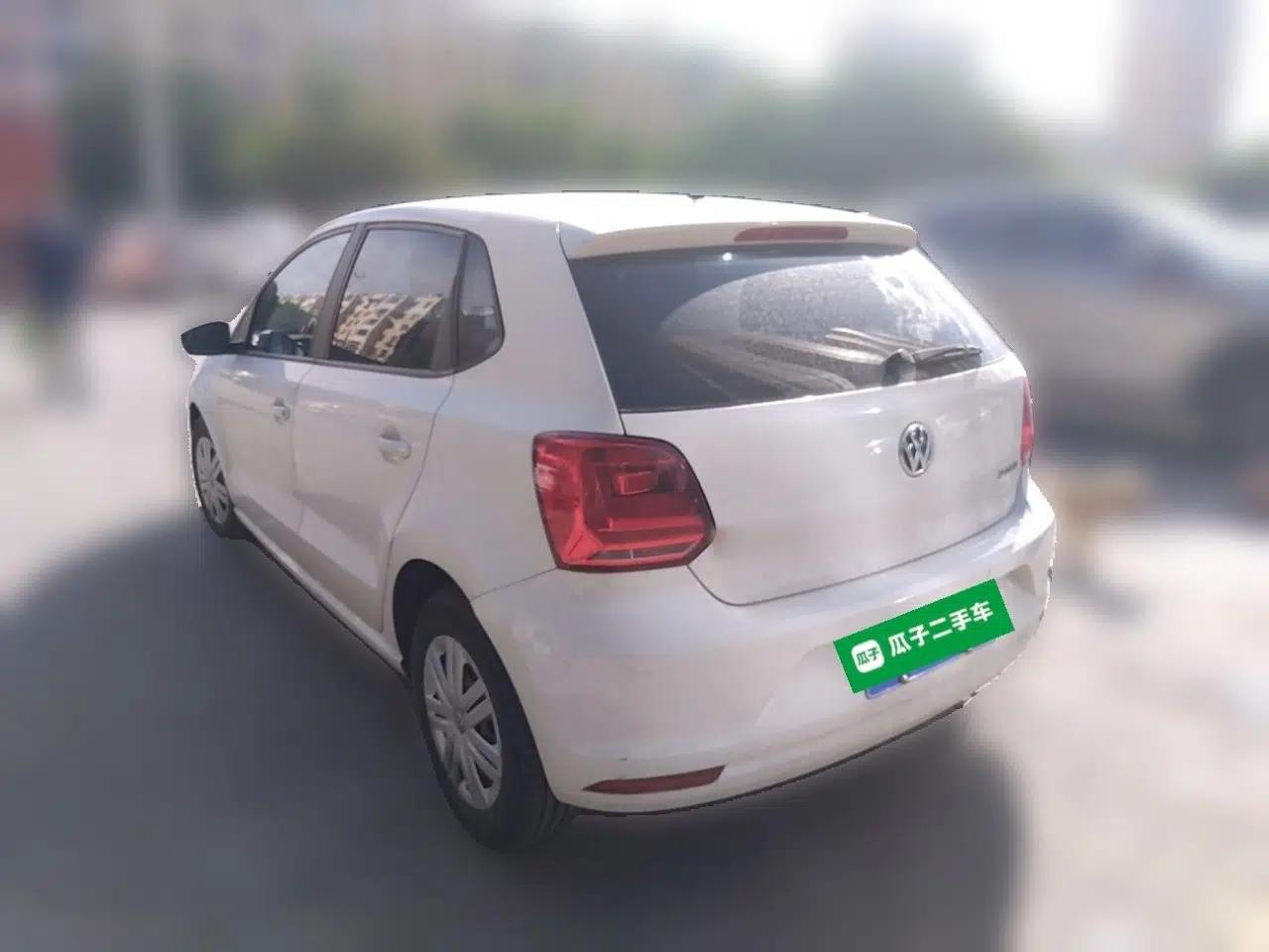 Volkswagen Polo 2016 1.4L Automatic Trendy Model — миниатюра 4