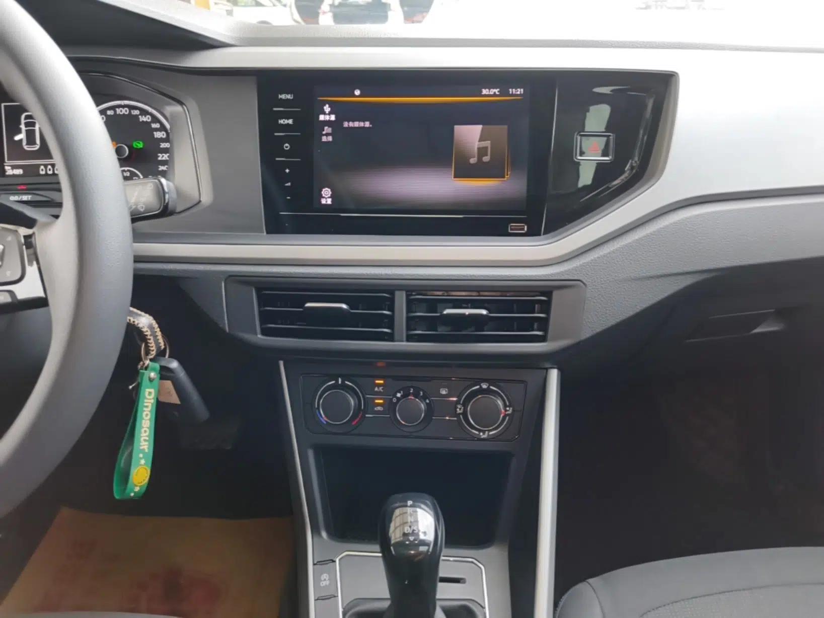 Volkswagen Polo 2021 Plus 1.5L Automatic Panoramic Enjoyment Edition — миниатюра 15