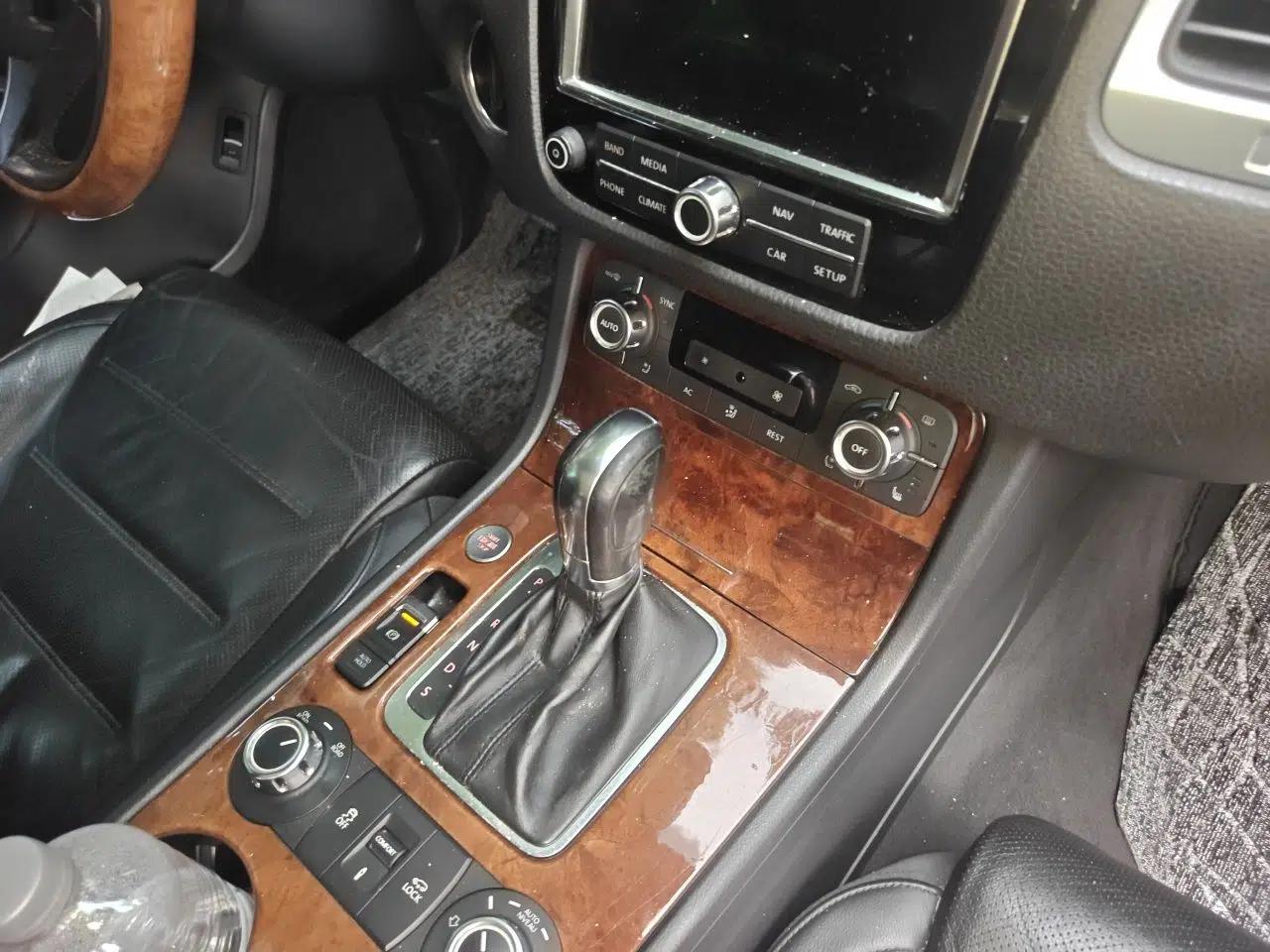 Volkswagen Touareg 2011 3.0 TSI High-End Version — миниатюра 14