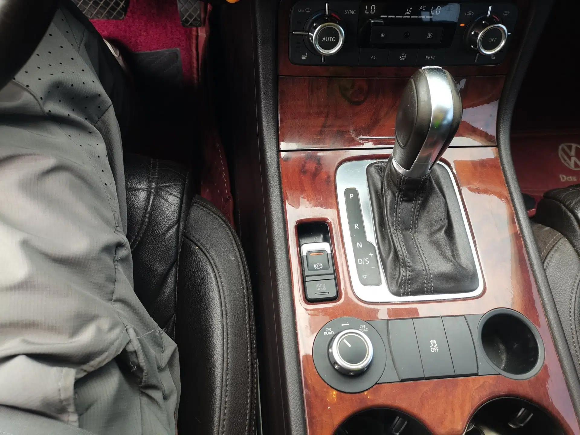 Volkswagen Touareg 2011 3.0 TSI Standard Version — миниатюра 14