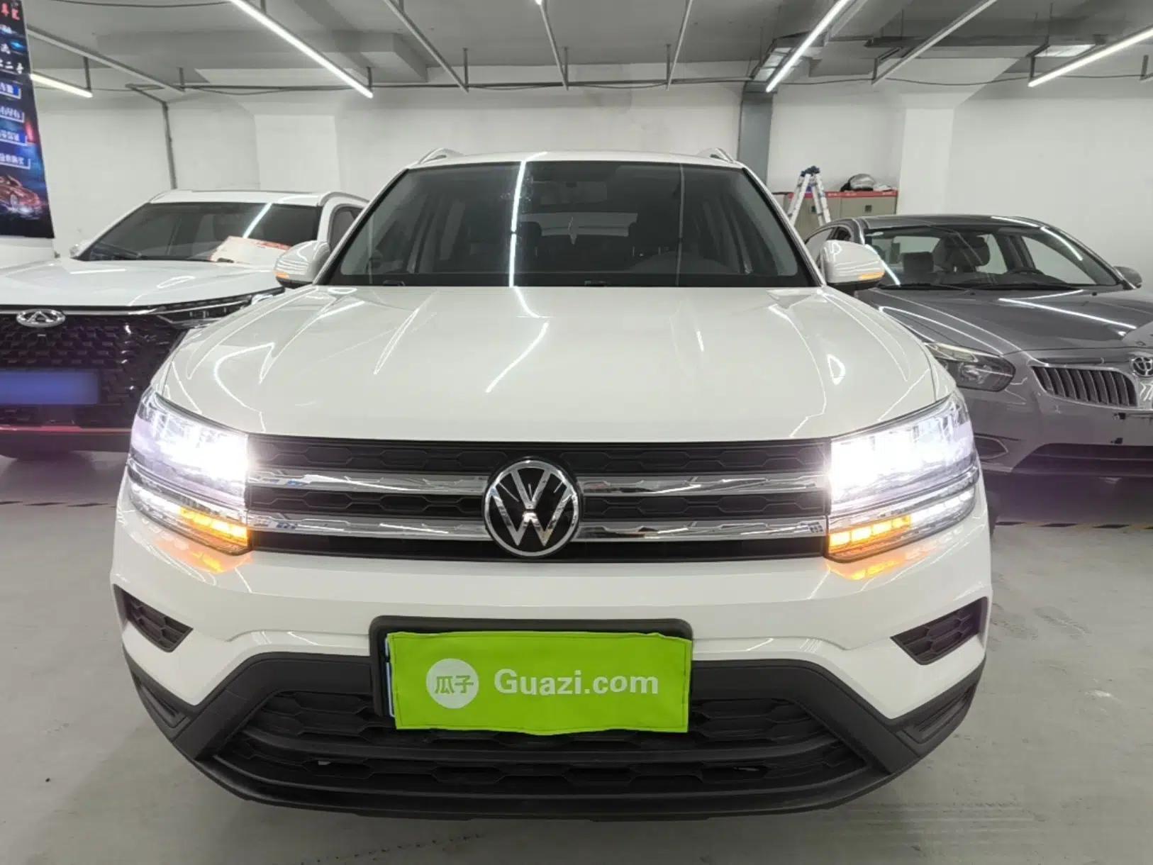 Volkswagen Tharu 2021 280TSI Two-Wheel Drive Trend Edition — миниатюра 2