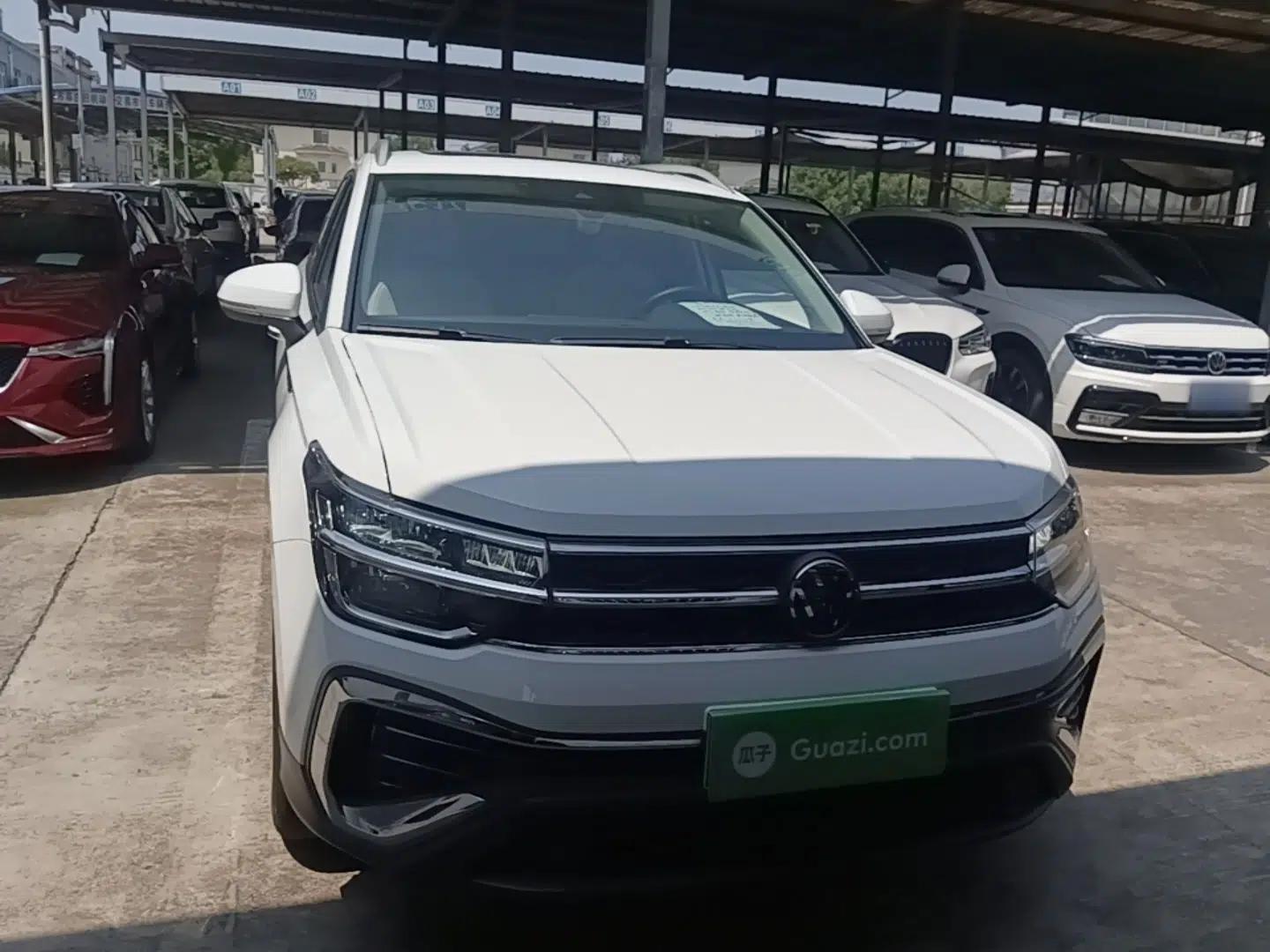 Volkswagen Tharu 2023 300TSI Two-Wheel-Drive Moonlight Edition — миниатюра 2