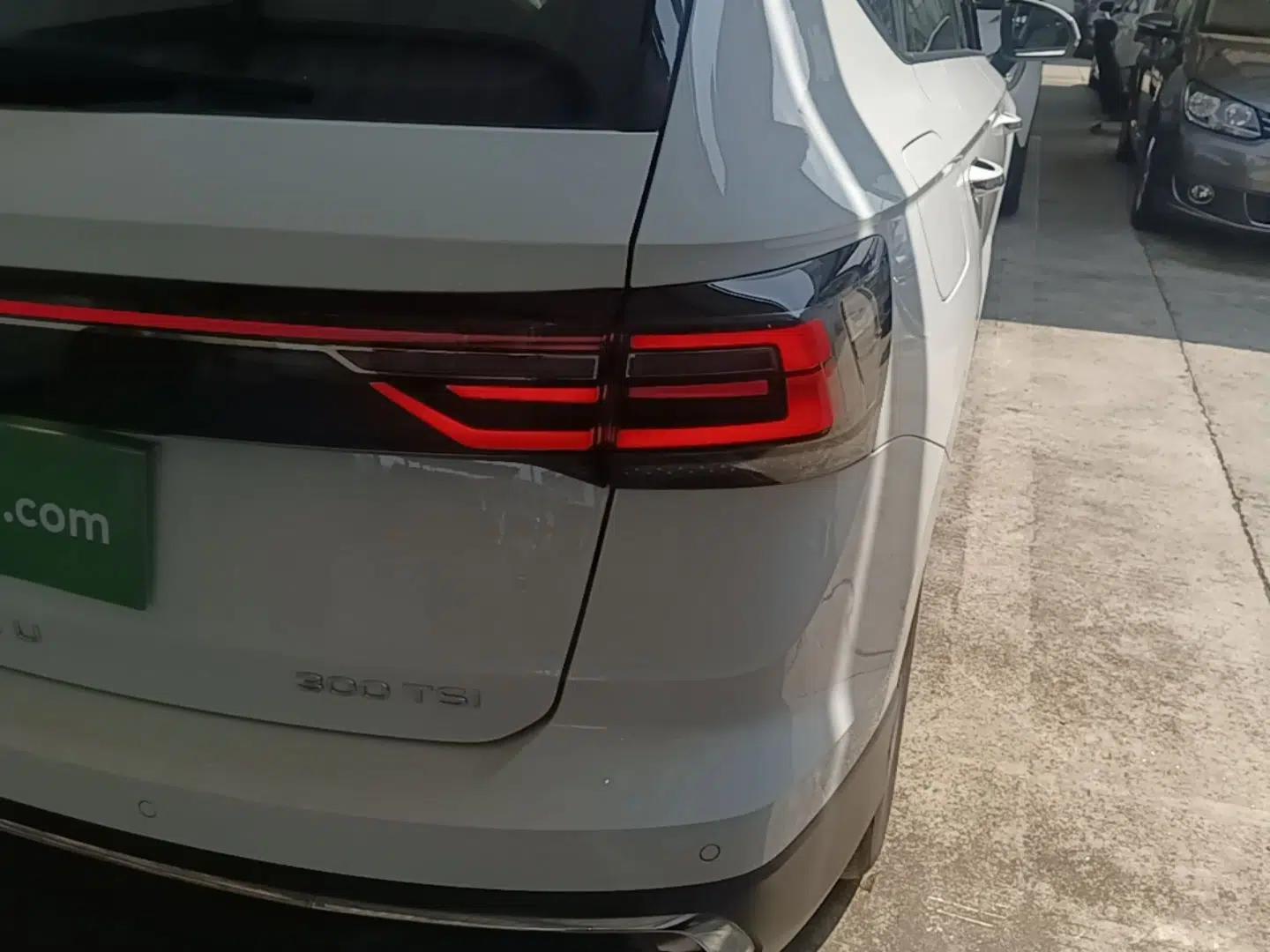 Volkswagen Tharu 2023 300TSI Two-Wheel-Drive Moonlight Edition — миниатюра 9
