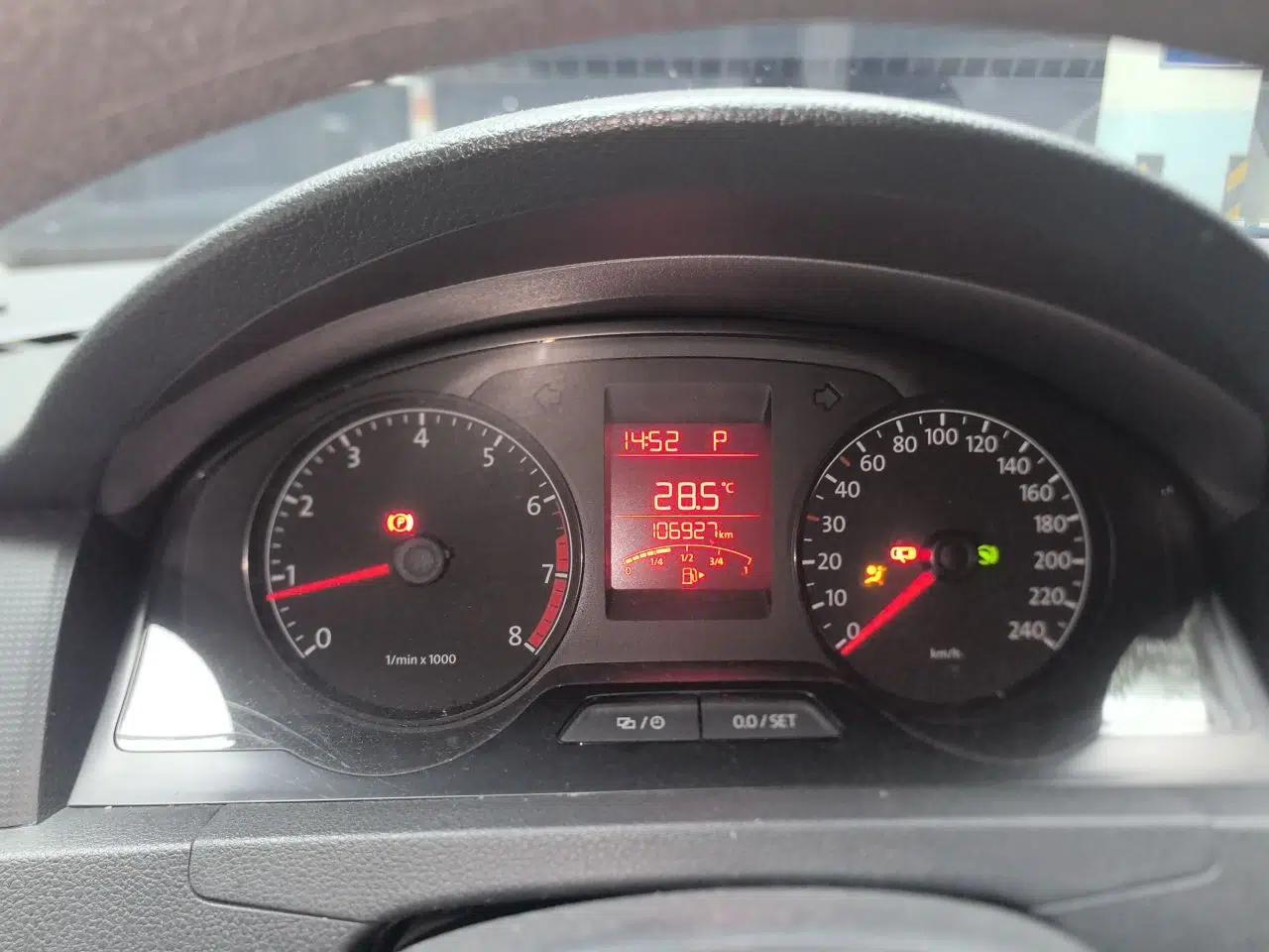 Volkswagen Santana 2013 1.6L Automatic Fashion Edition — миниатюра 11