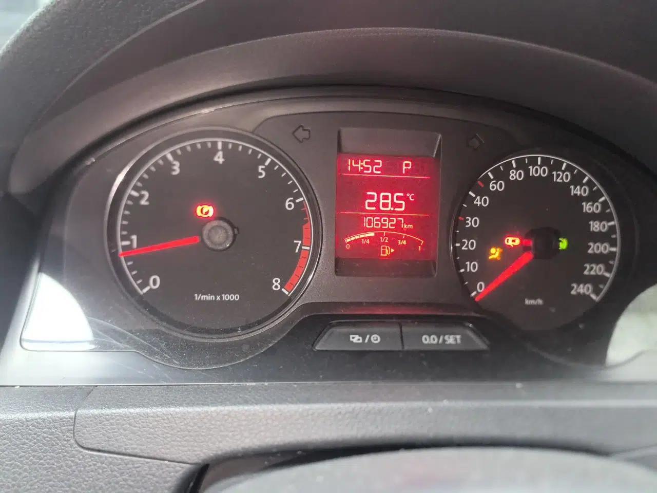 Volkswagen Santana 2013 1.6L Automatic Fashion Edition — миниатюра 12
