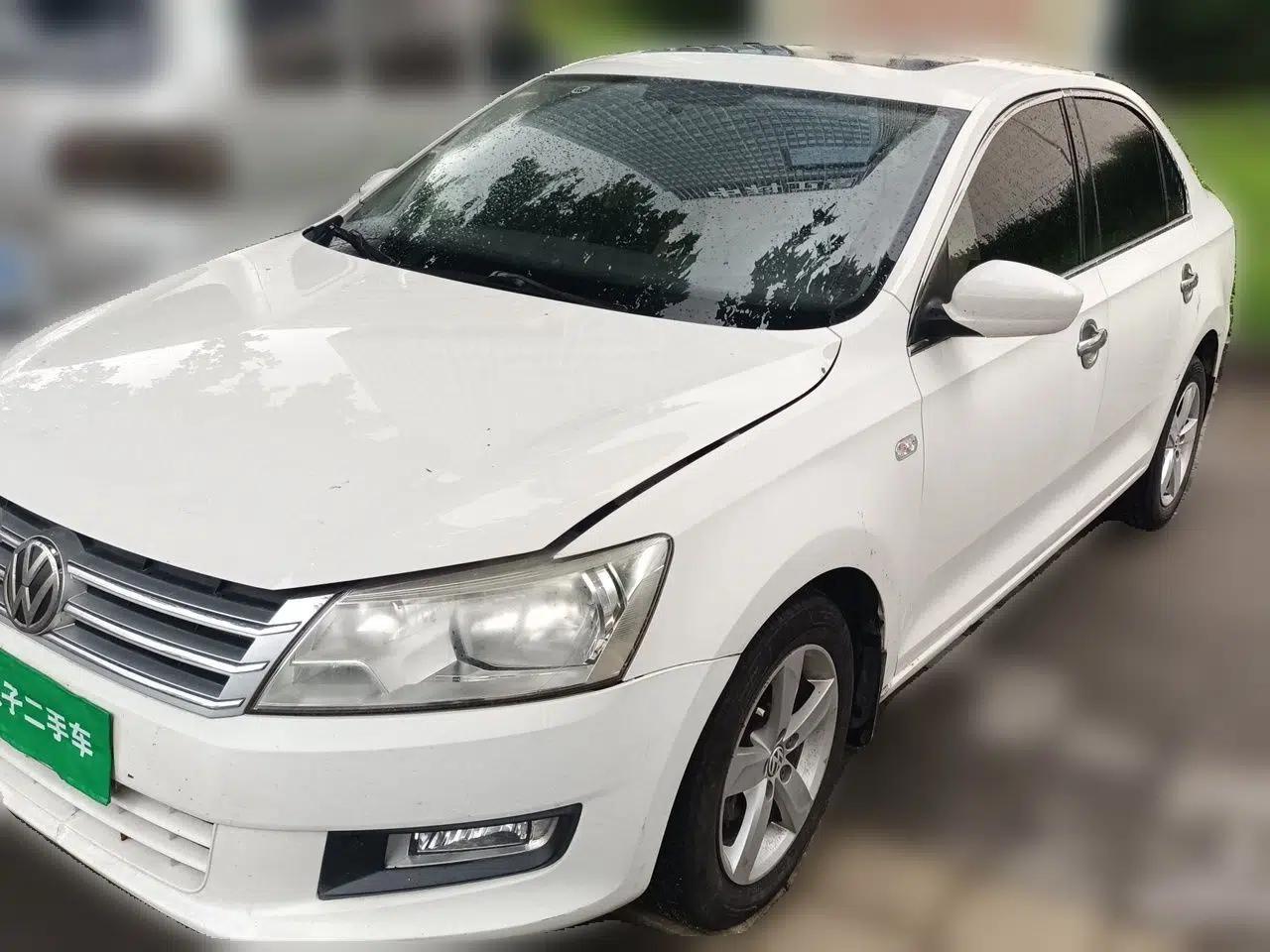 Volkswagen Santana 2013 1.6L Manual Comfort Edition — миниатюра 1