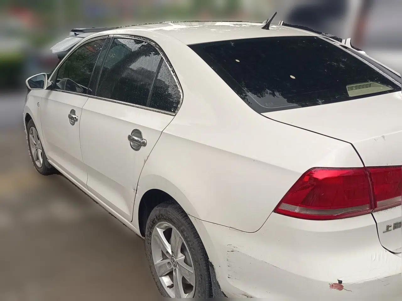 Volkswagen Santana 2013 1.6L Manual Comfort Edition — миниатюра 4