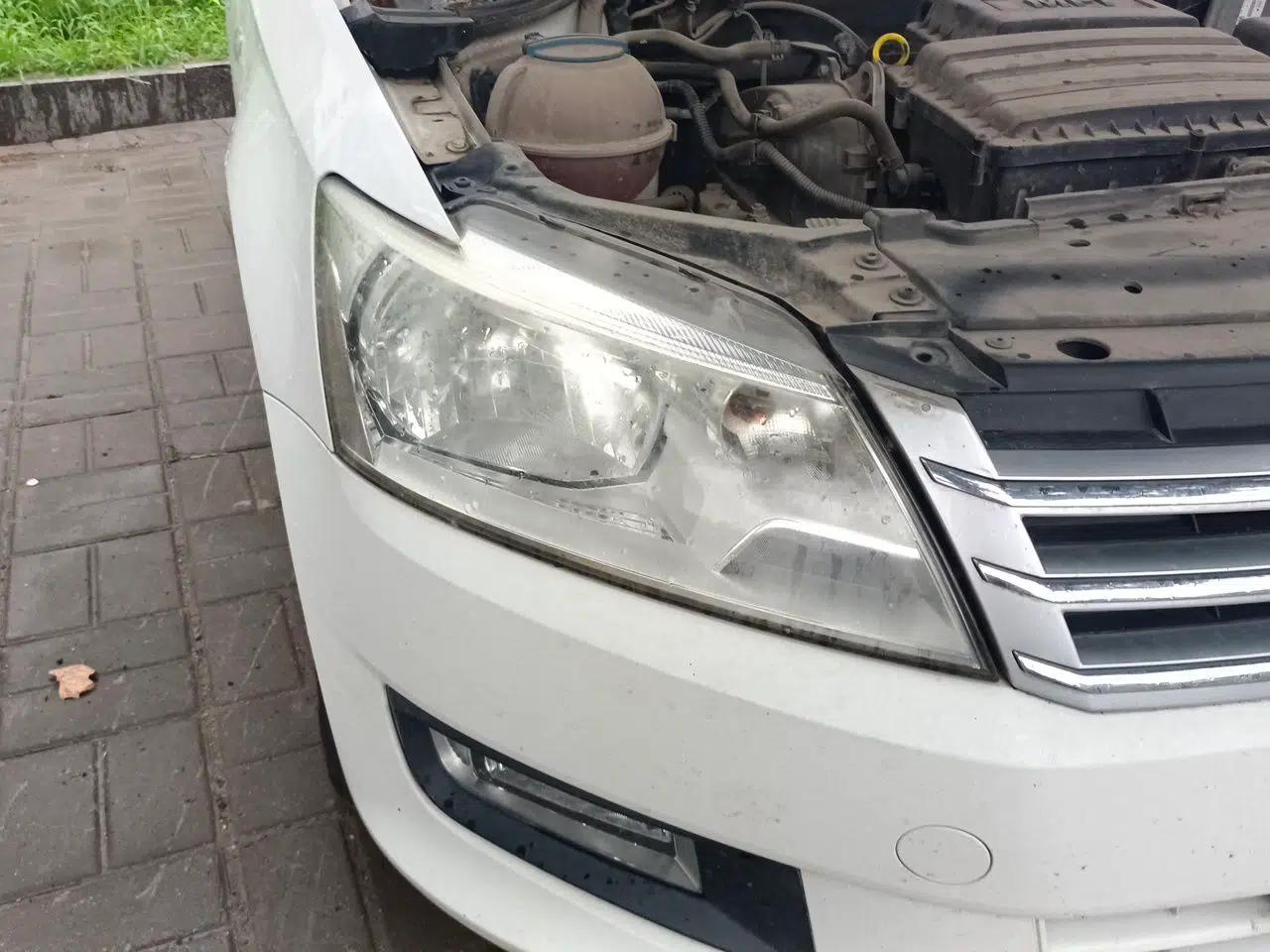 Volkswagen Santana 2013 1.6L Manual Comfort Edition — миниатюра 7