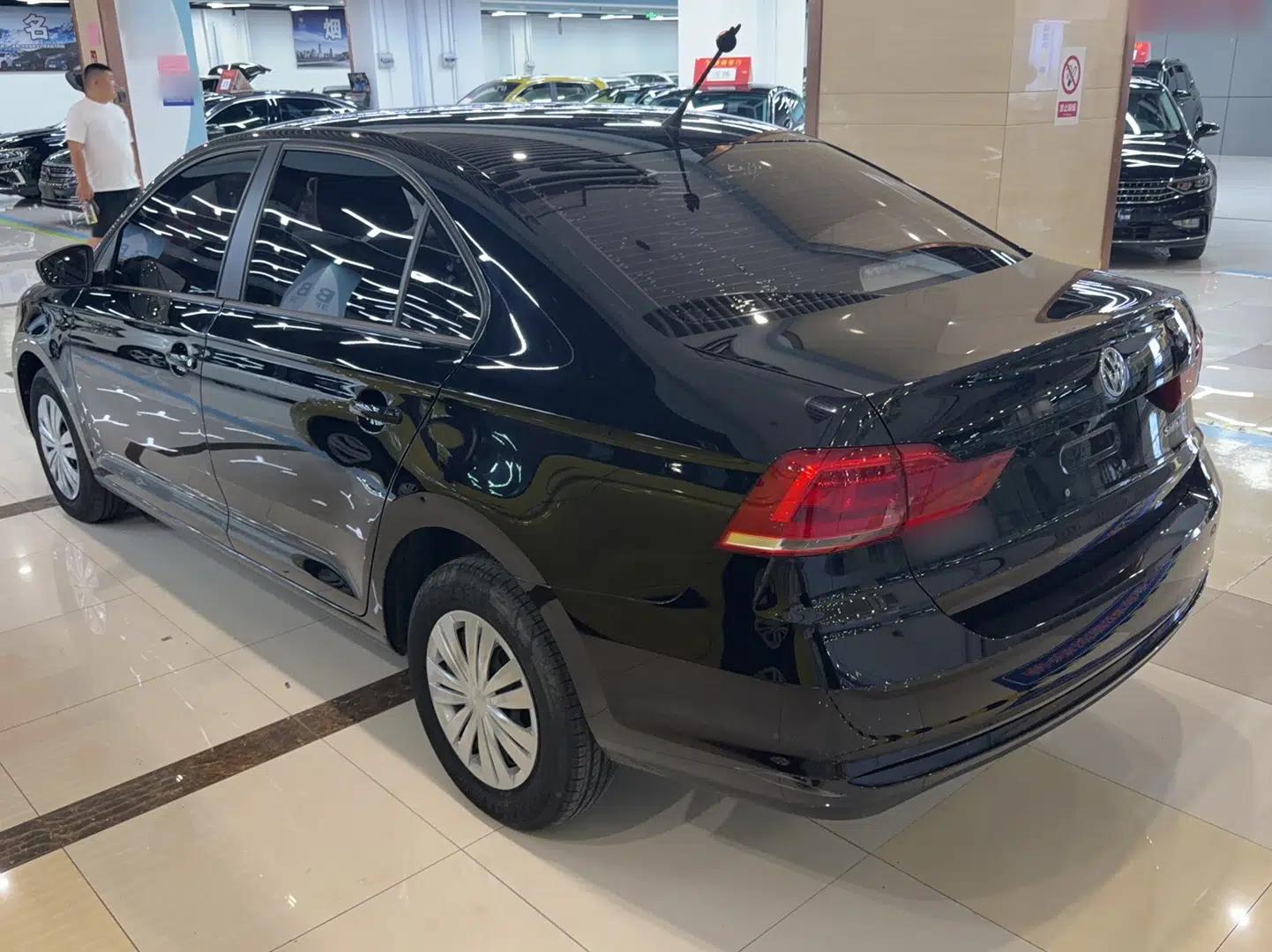 Volkswagen Santana 2021 1.5L Automatic Fashion Edition — миниатюра 5