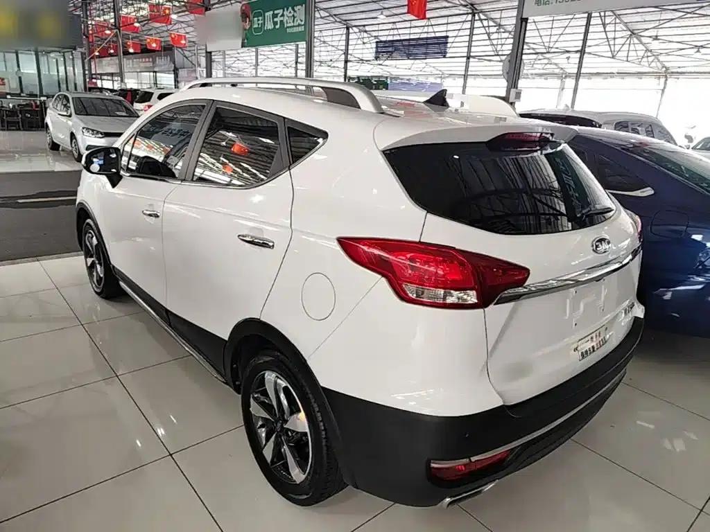 Refine S3 2017 1.5L Manual Deluxe Smart Edition — миниатюра 5