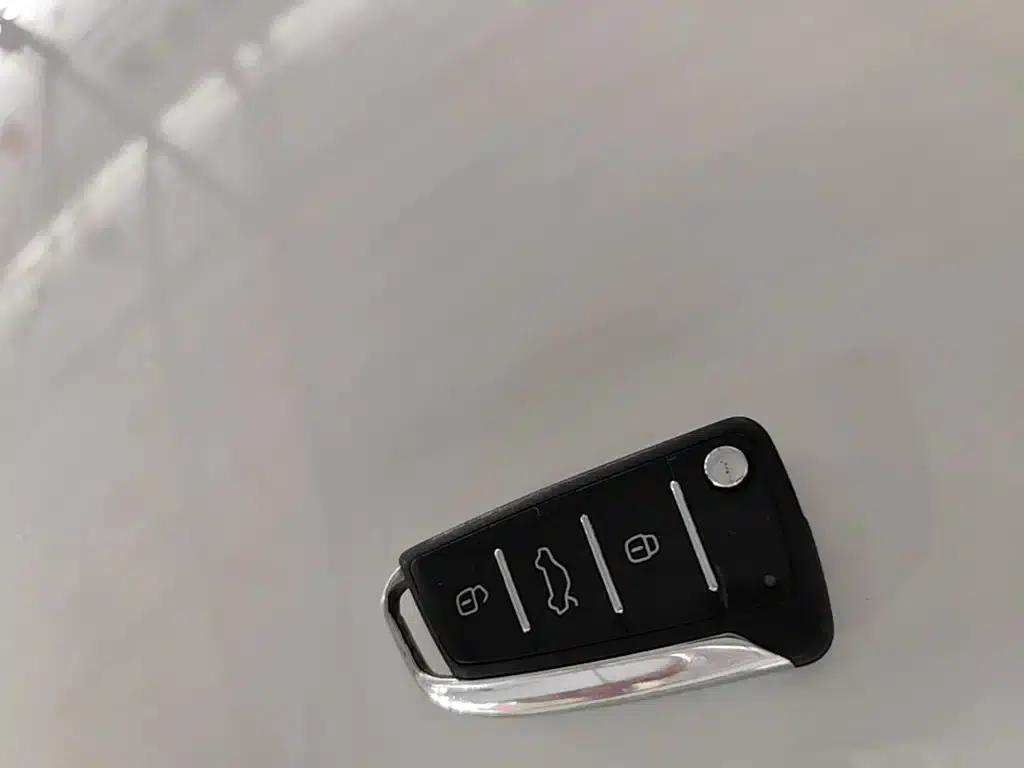 Refine S3 2017 1.5L Manual Deluxe Smart Edition — миниатюра 9