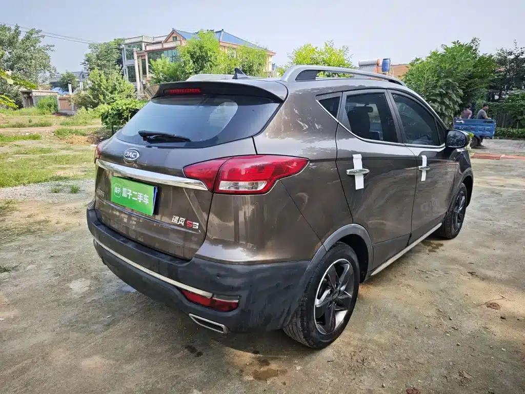 Refine S3 2017 1.6L Manual Deluxe Smart Edition — миниатюра 7
