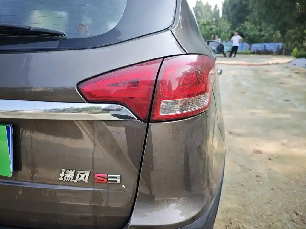 Refine S3 2017 1.6L Manual Deluxe Smart Edition — миниатюра 8