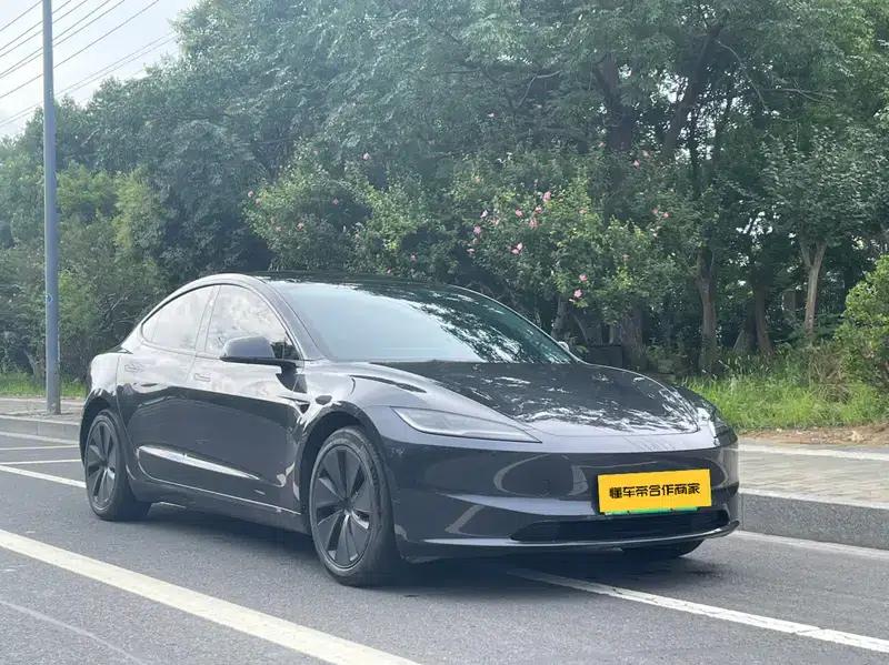 Model 3 2023 Rear-Wheel Drive — миниатюра 3