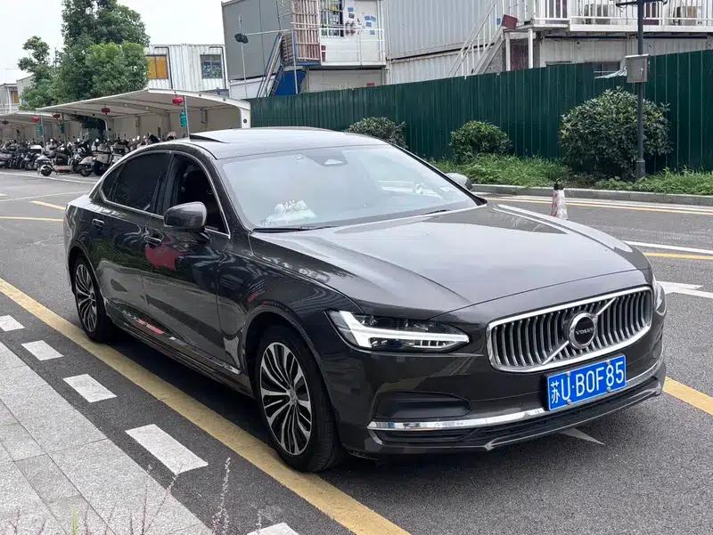 2024 Volvo S90 B5 Smart Luxury Edition — миниатюра 3
