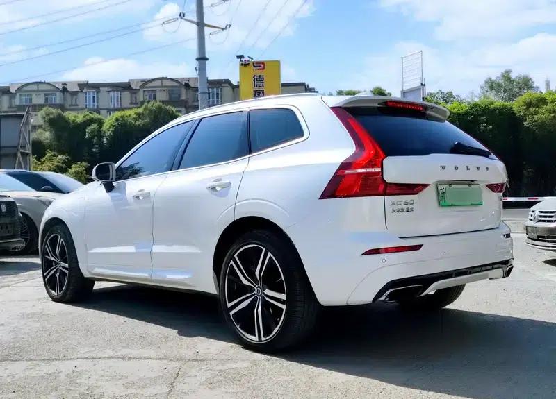 2018 Volvo XC60 PHEV T8 E-Drive Hybrid Smart Sport Edition — миниатюра 4