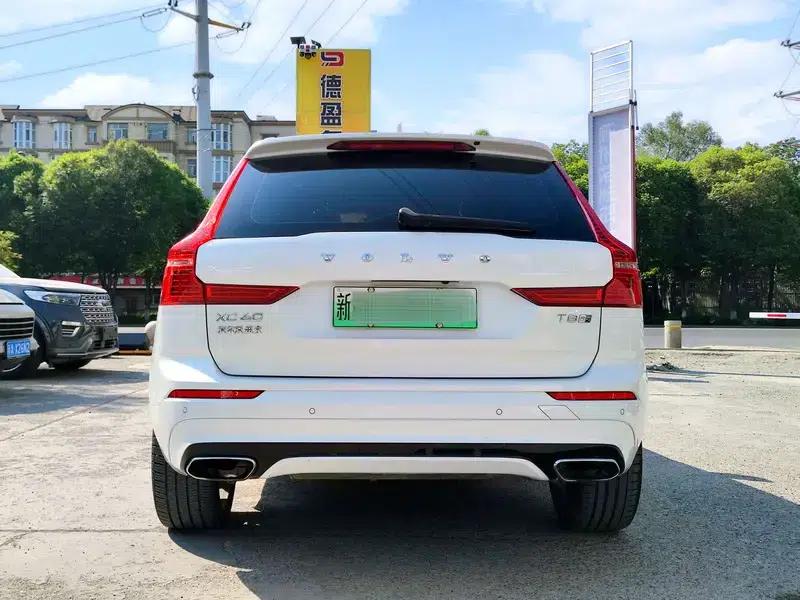 2018 Volvo XC60 PHEV T8 E-Drive Hybrid Smart Sport Edition — миниатюра 5