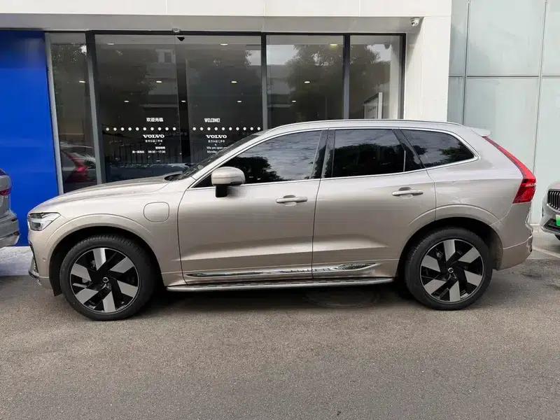 2024 Volvo XC60 PHEV T8 AWD Long Range Smart Luxury Edition — миниатюра 3