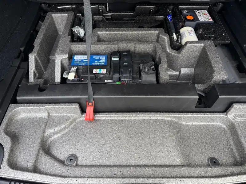 2024 Volvo XC60 PHEV T8 AWD Long Range Smart Luxury Edition — миниатюра 4