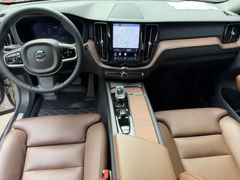 2024 Volvo XC60 PHEV T8 AWD Long Range Smart Luxury Edition — миниатюра 6