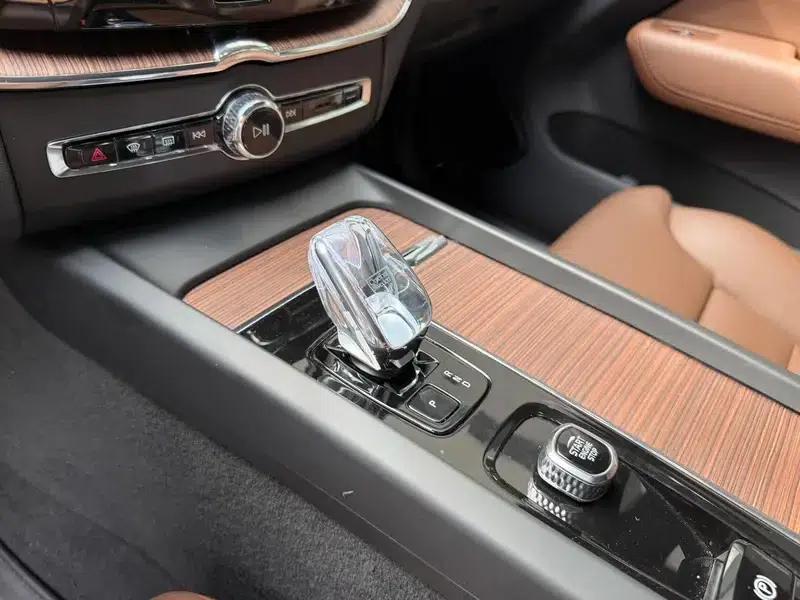 2024 Volvo XC60 PHEV T8 AWD Long Range Smart Luxury Edition — миниатюра 8