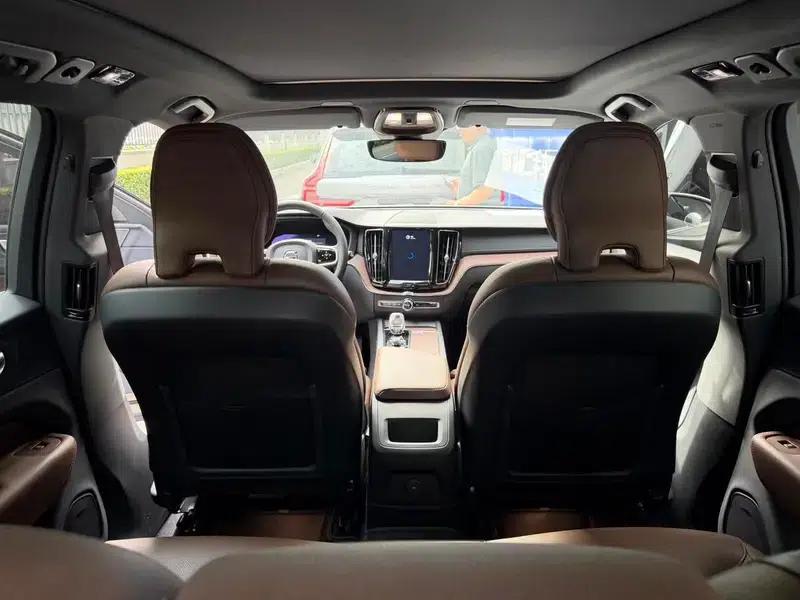 2024 Volvo XC60 PHEV T8 AWD Long Range Smart Luxury Edition — миниатюра 9