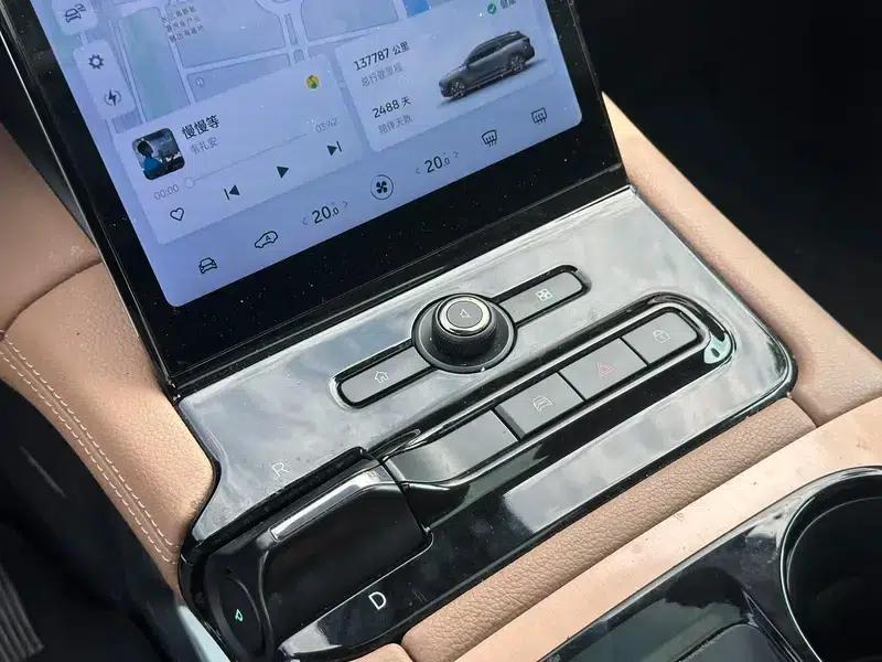 NIO ES8 2018 425KM Base Edition Six-Seat — миниатюра 8