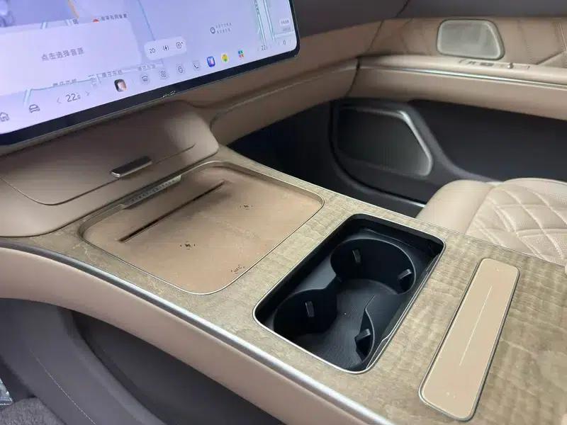 NIO ET9 2025 Model 102kWh First Edition Limited Edition — миниатюра 8