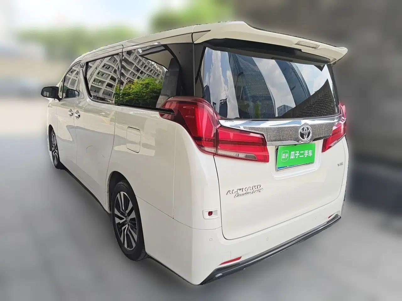 Toyota Alphard 2018 Revised Version 3.5L Premium Edition — миниатюра 4