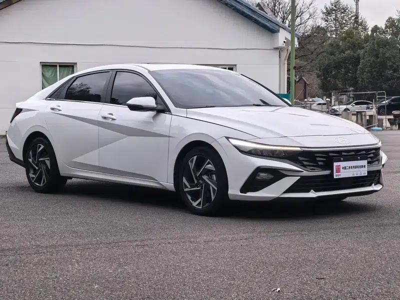 Hyundai Elantra 2023 1.5L CVT GLX Elite Edition — миниатюра 3