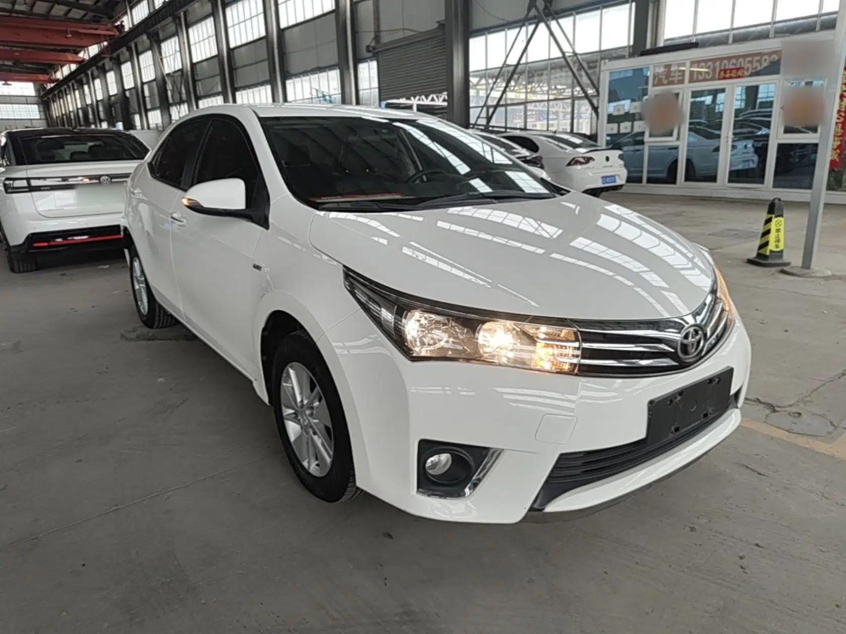 Toyota Corolla 2014 1.6L CVT GL — миниатюра 3