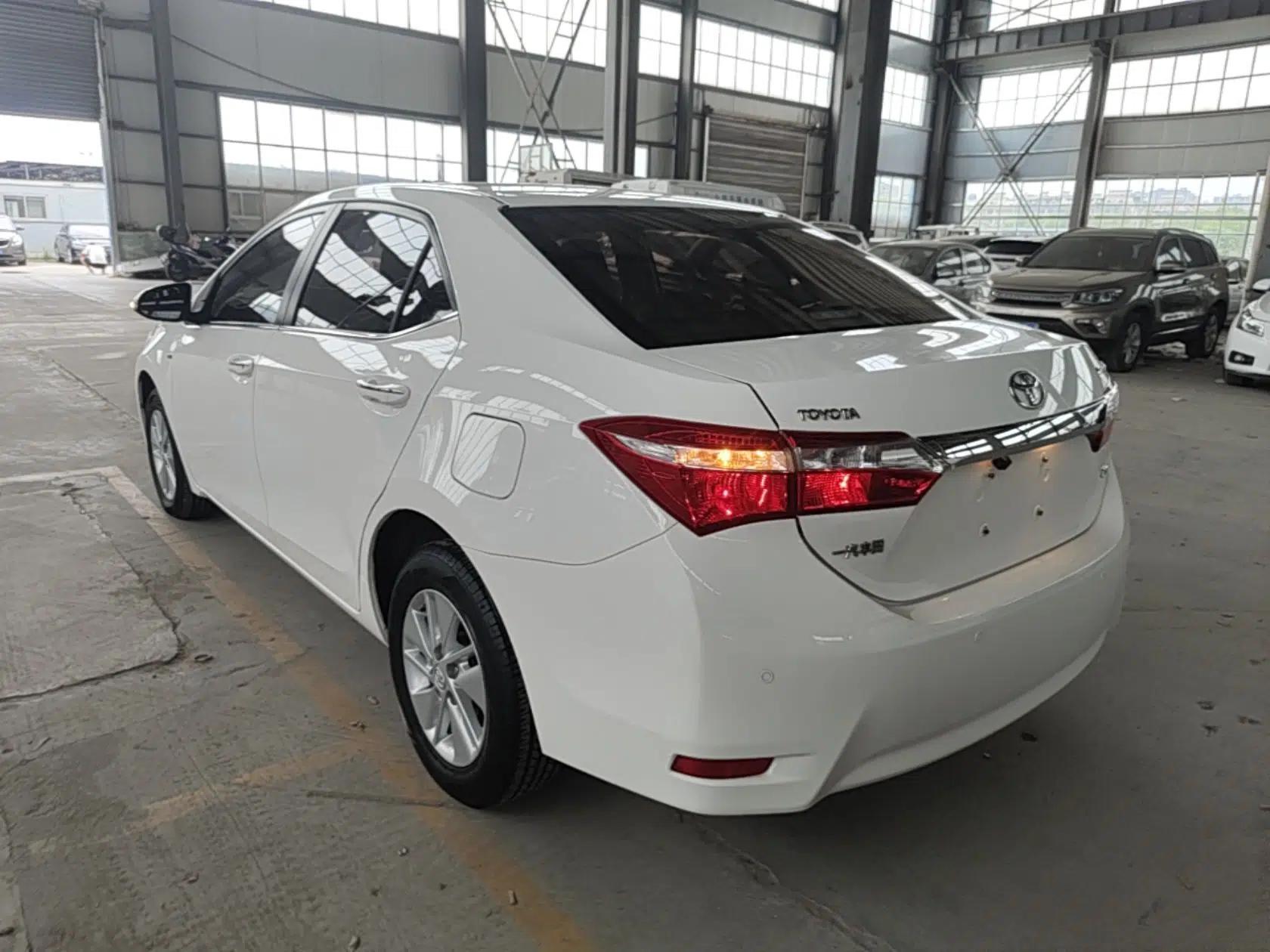Toyota Corolla 2014 1.6L CVT GL — миниатюра 4