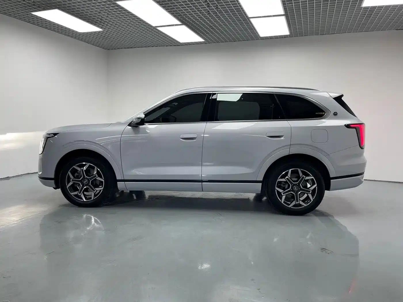 Jetour Mountain & Sea L7 PLUS 2026 Model 220km Elite Edition 5-Seater — миниатюра 4
