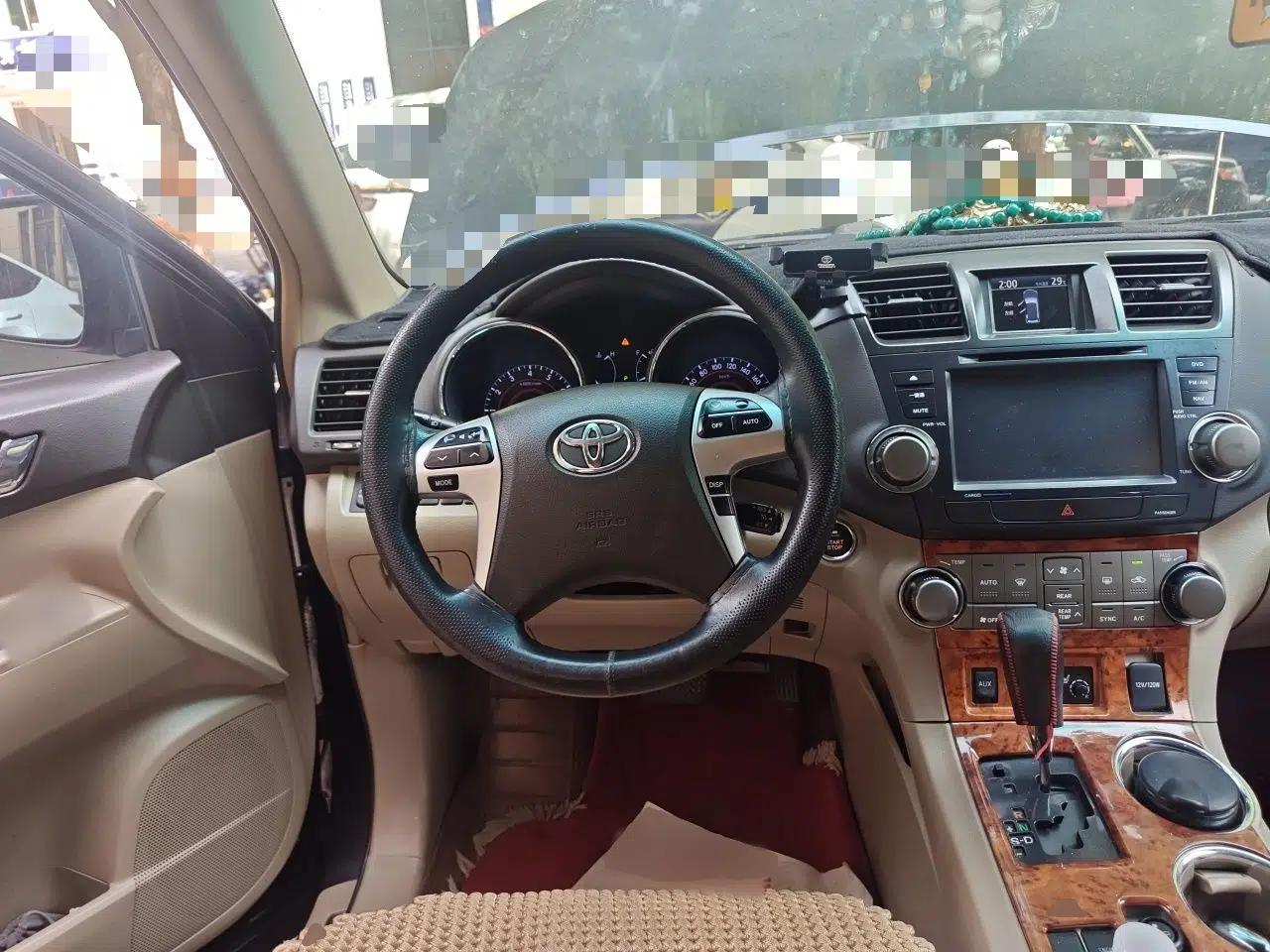 Toyota Highlander 2013 2.7L Two-Wheel Drive 7-Seater Zijin Edition — миниатюра 10