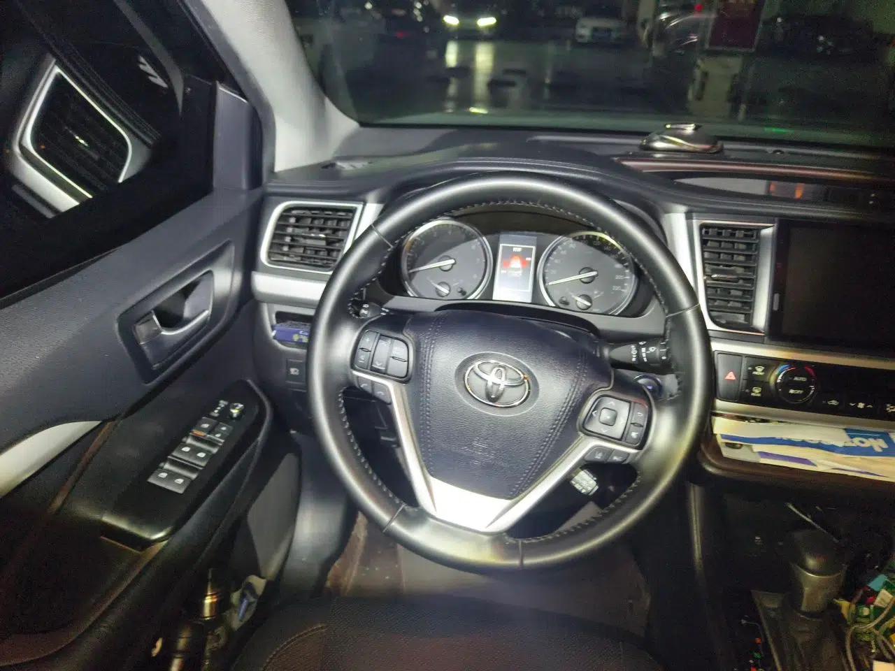 Toyota Highlander 2021 2.0T Four-Wheel Drive Luxury Edition 7 Seats — миниатюра 10