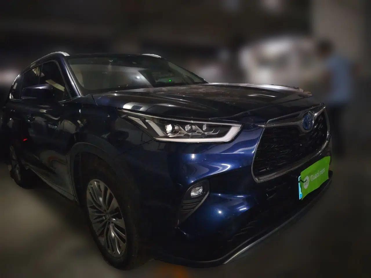 Toyota Highlander 2022 Dual-Engine 2.5L Four-Wheel Drive Supreme Edition 7-Seater — миниатюра 3