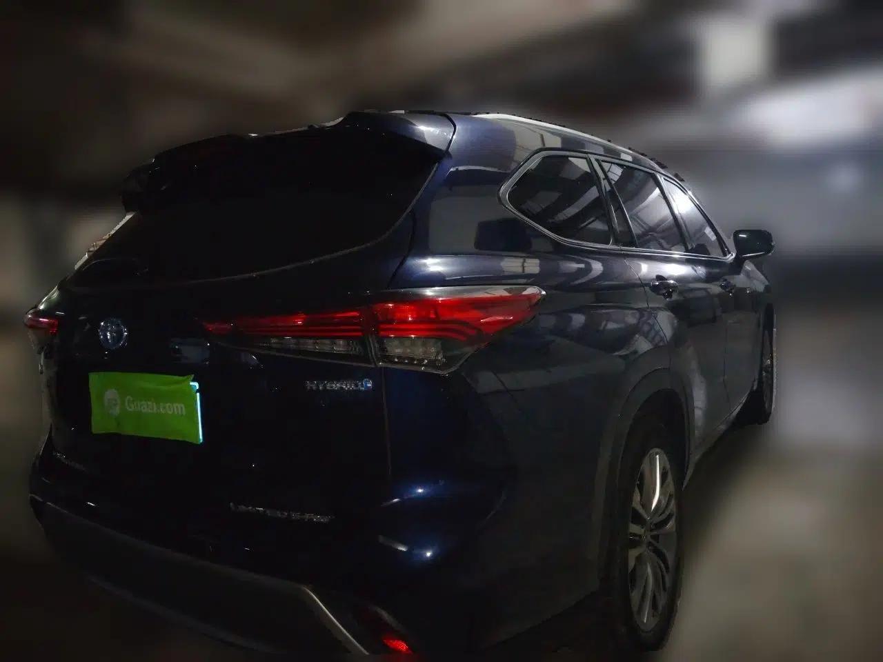 Toyota Highlander 2022 Dual-Engine 2.5L Four-Wheel Drive Supreme Edition 7-Seater — миниатюра 6