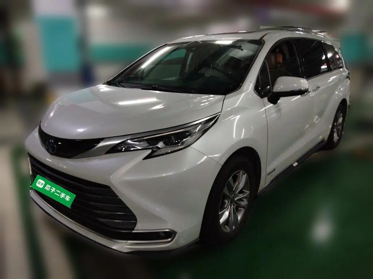 Toyota SIENNA 2021 2.5L Hybrid Ultimate Edition — миниатюра 1