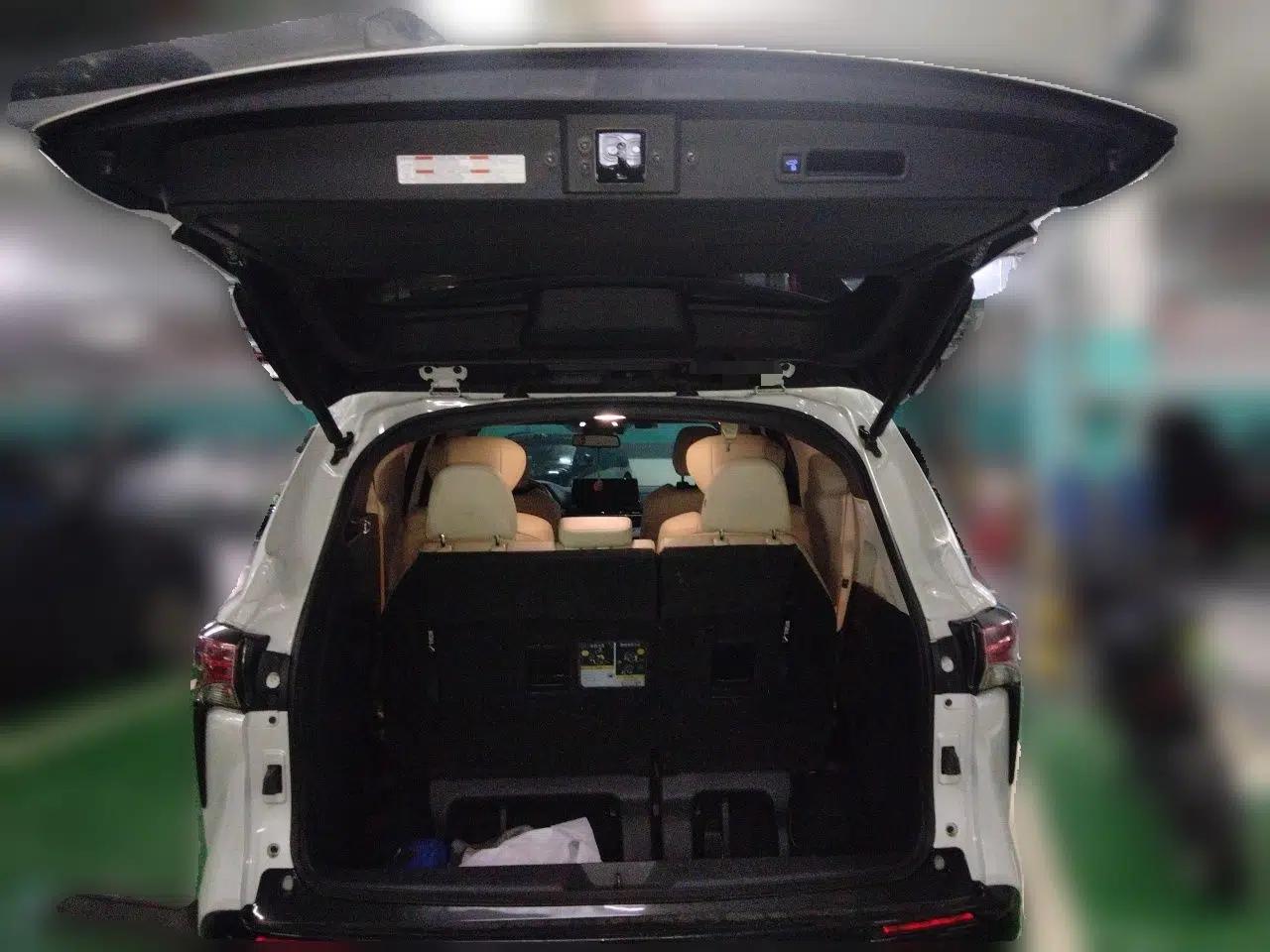 Toyota SIENNA 2021 2.5L Hybrid Ultimate Edition — миниатюра 19